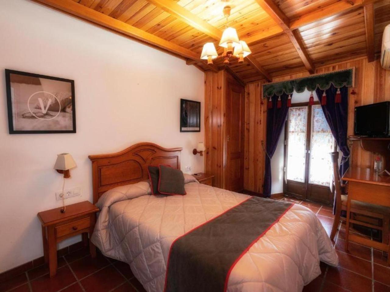Hotel Las Palmeras By Vivere Stays Zafra Buitenkant foto